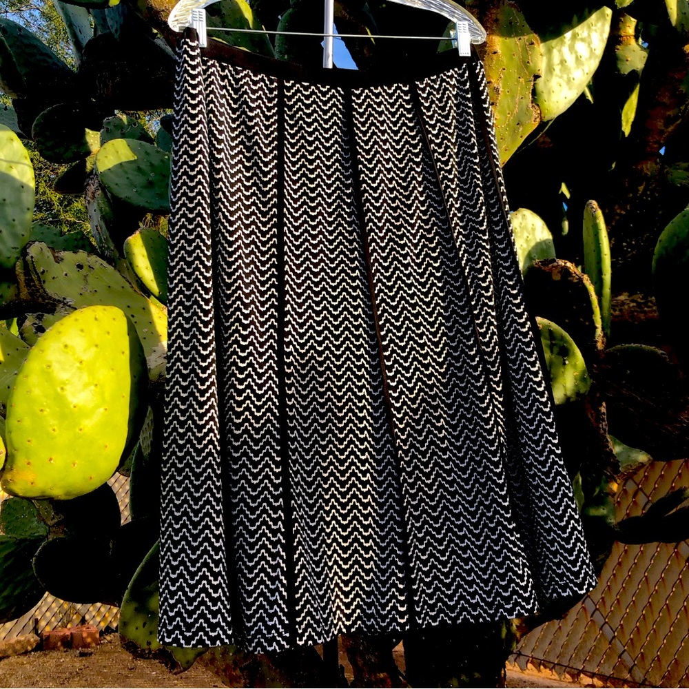 Black and white patterned midi skirt